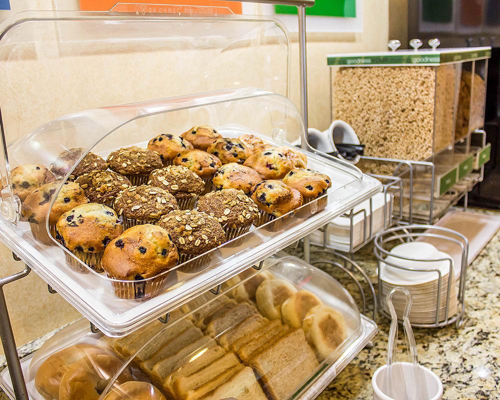 Holiday Inn - Cheshire - Southington By Ihg Esterno foto